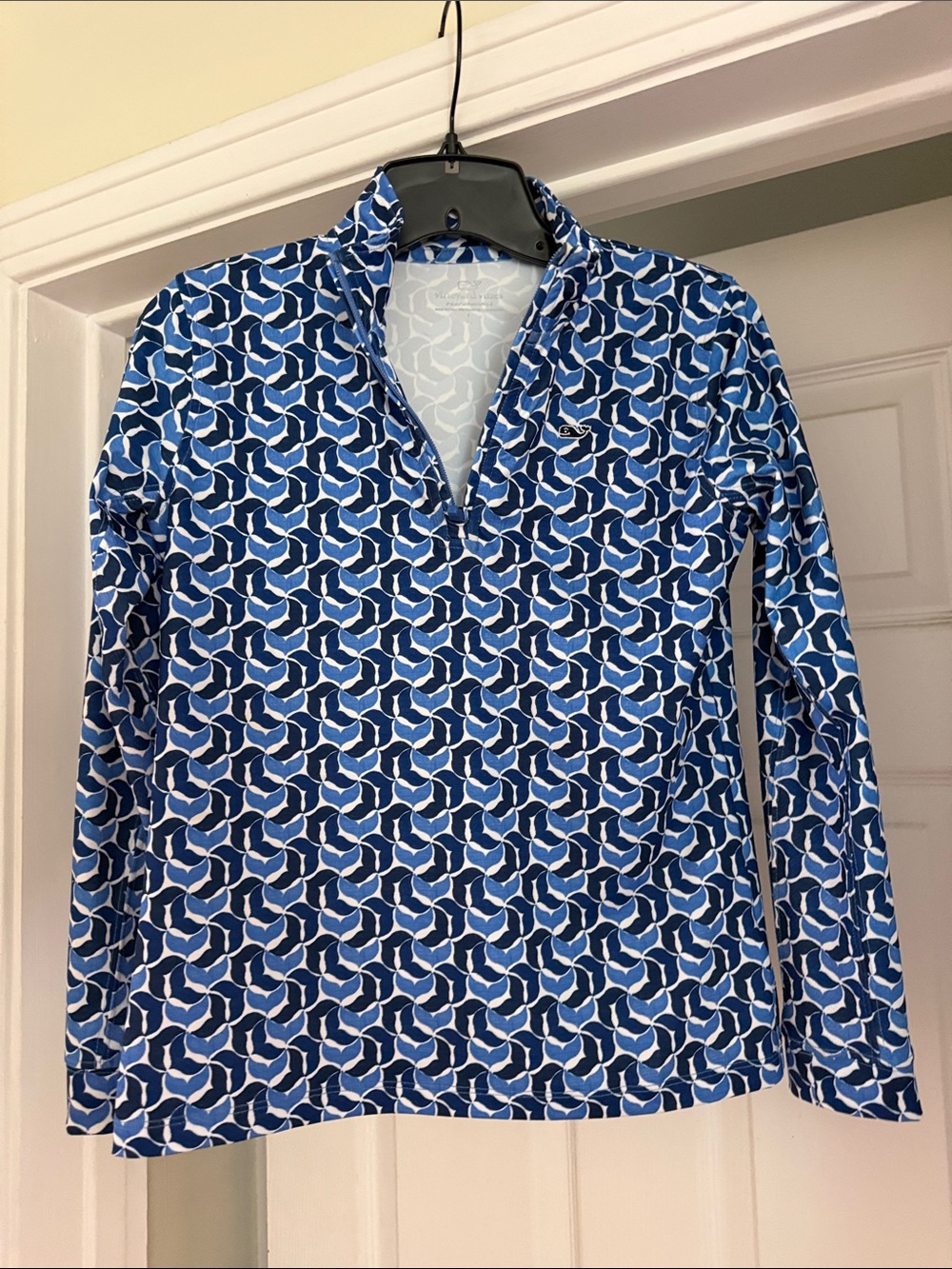 Vineyard Vines Blue and White Performance Top
